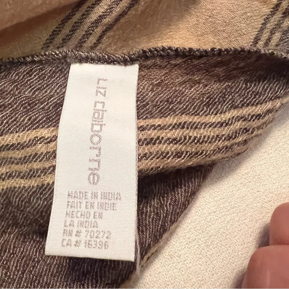 Liz Claiborne unisex 100% wool scarf.